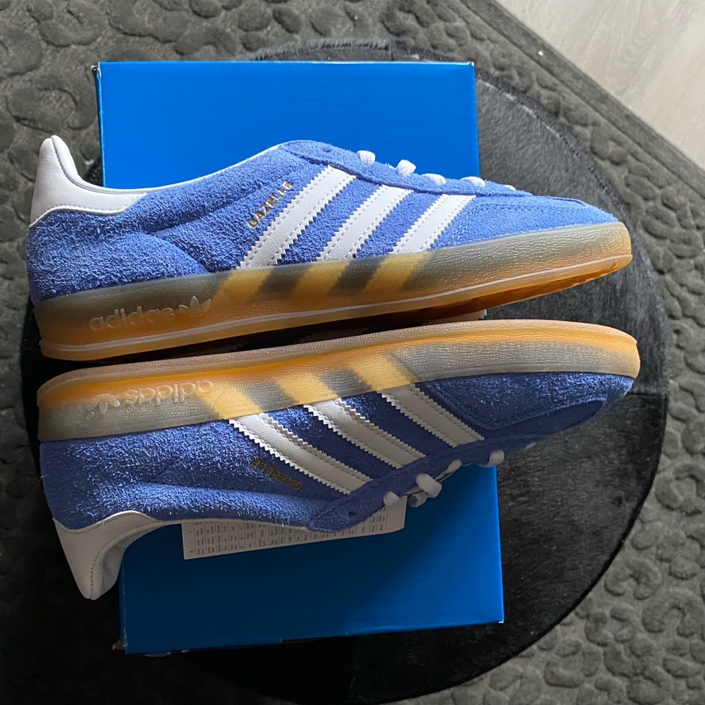 NEW Adidas Gazelle Indoor (suede) shoes US 7.5 women *Blue Fusion Gum*